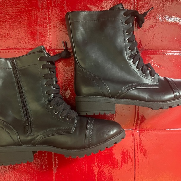 New with tag Arizona Jean Company Memory Foam Combat Boots Black - Picture 4 of 6